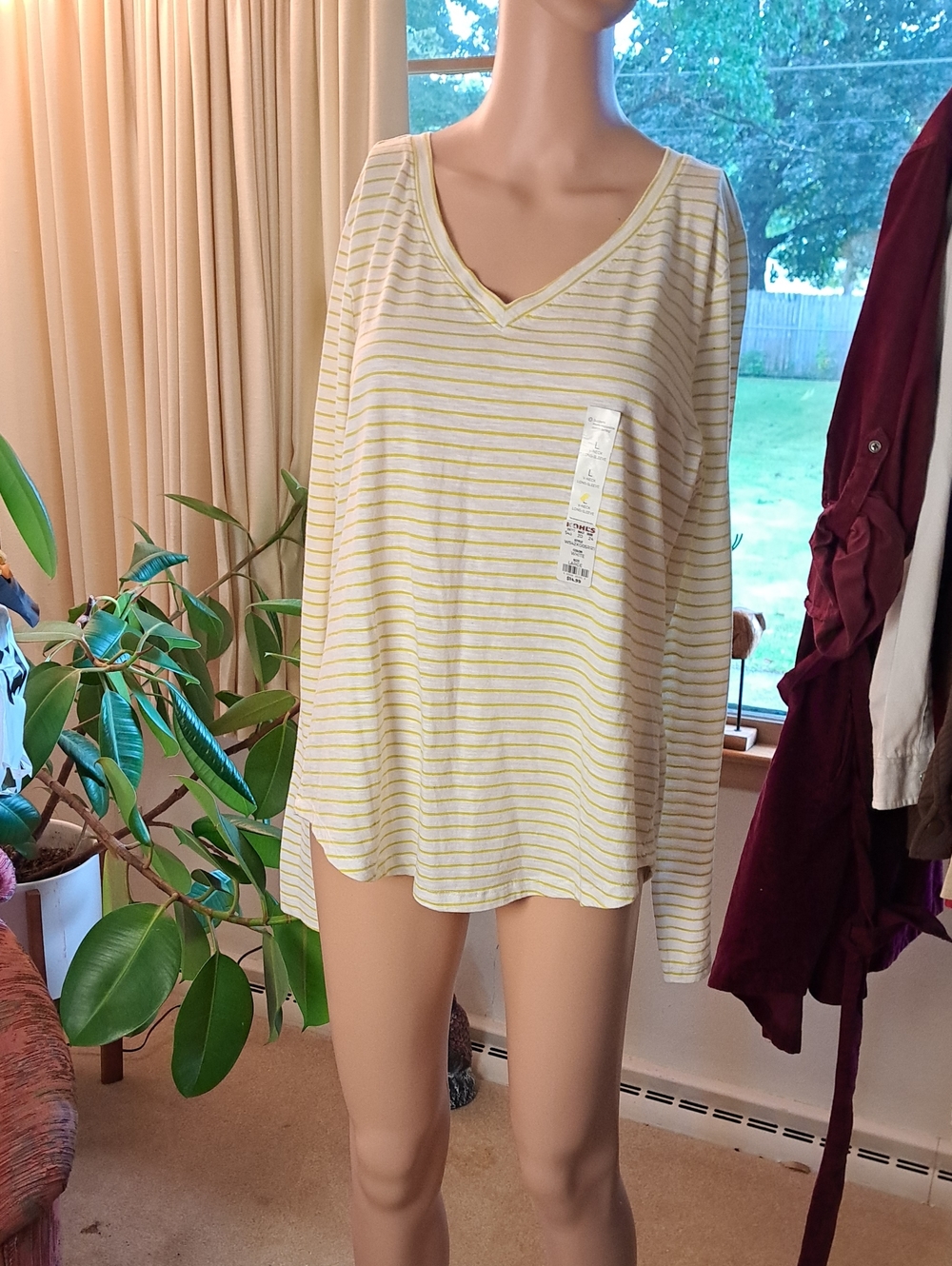 Kohl's Light Yellow and White Striped V-Neck Long Sleeve Sleep Top Ptp 20" L